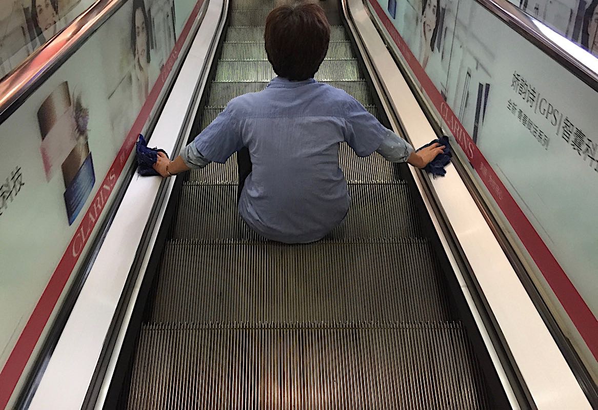 Nettoyage des escalators, façon chinoise !, Hefei, Anhui, Chine